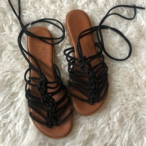 Matisse Leather Wrap Sandals, size 8